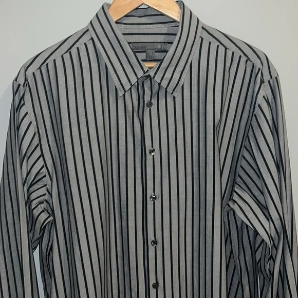 LONG SLEEVE BUTTON UP SHIRT (XL) - Picture 3 of 13